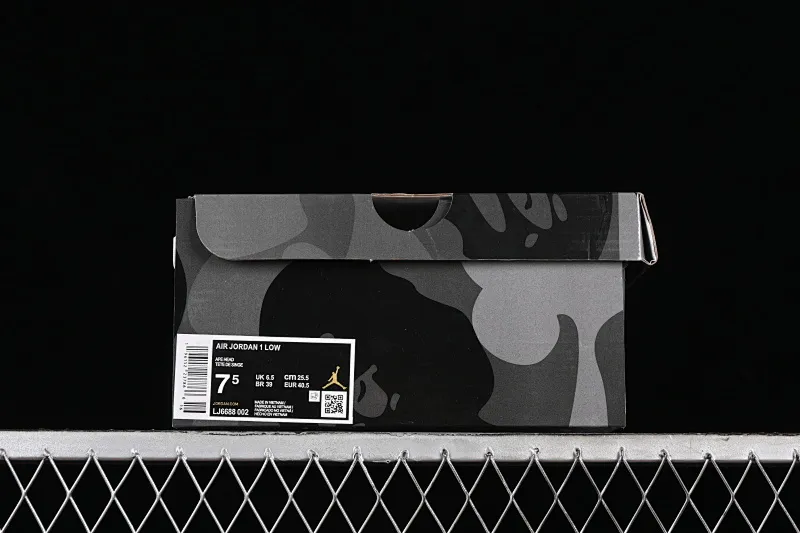 All categories Air Jordan Jordan series basketball shoes Air Jordan 1 Low High-end customized low-top sneakers Air Jordan 1 Low AJ1 Joe 1 Bape joint-Zhuba stitching High-end customized low-top basketball shoes LJ6688-002